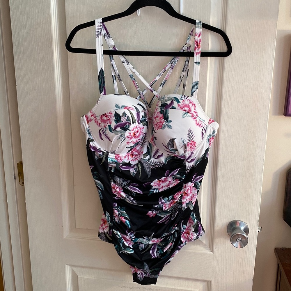 Torrid Floral Underwire One Piece Swimsuit Size 1F